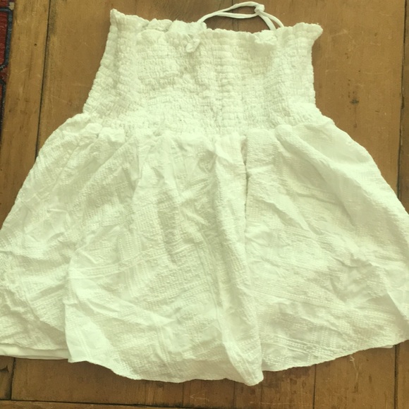 Halter smocked white textured tank top - Picture 5 of 9
